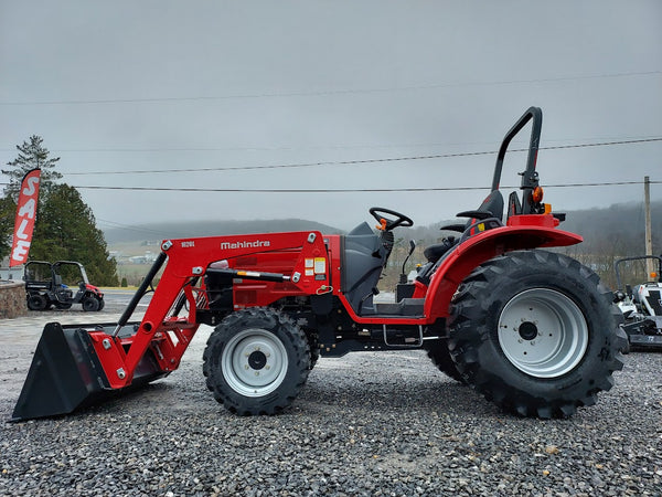 Mahindra 1626 4WD Shuttle Tractor w/Loader / 16264FSIL