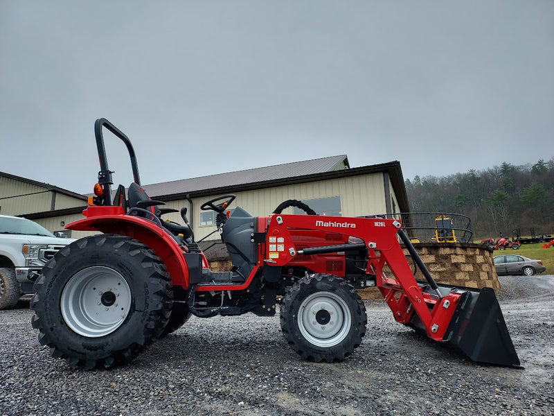 Mahindra 1626 4WD Shuttle Tractor w/Loader / 16264FSIL