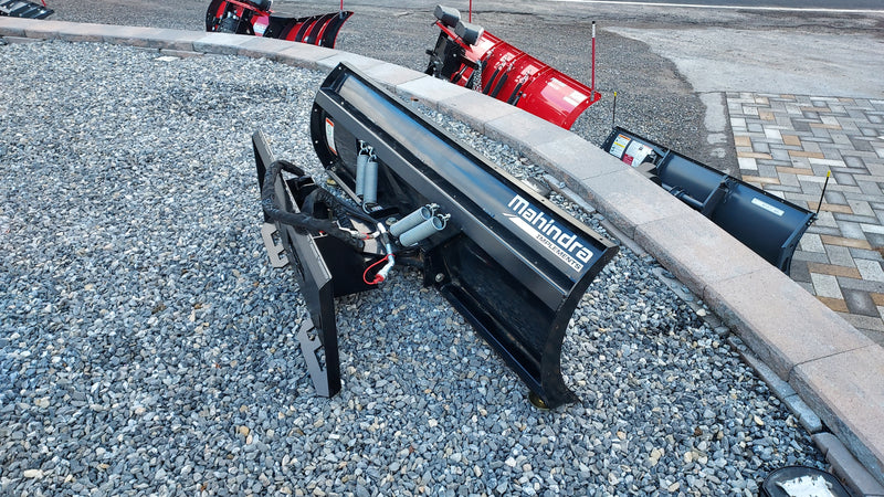 MAHINDRA VANTAGE 72" SNOW BLADE BER700627