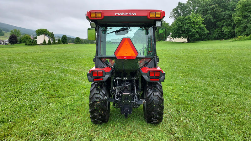 MAHINDRA 2126 HST W/CAB & LOADER 2126P14CHIL