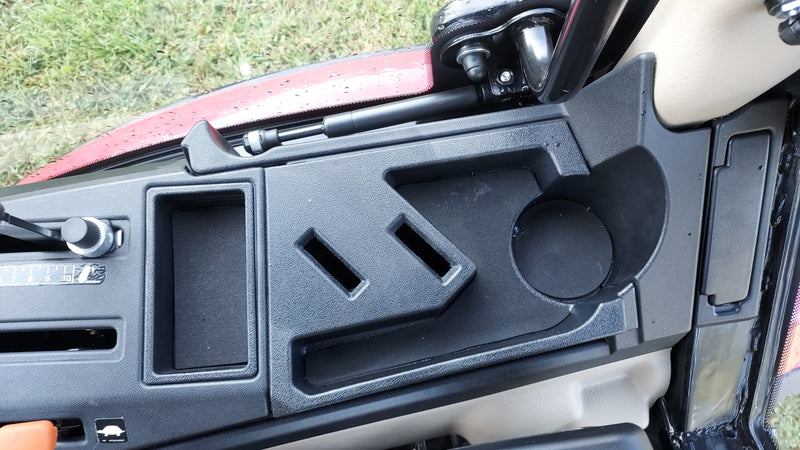 MAHINDRA 2126 HST W/CAB & LOADER 21264CHIL