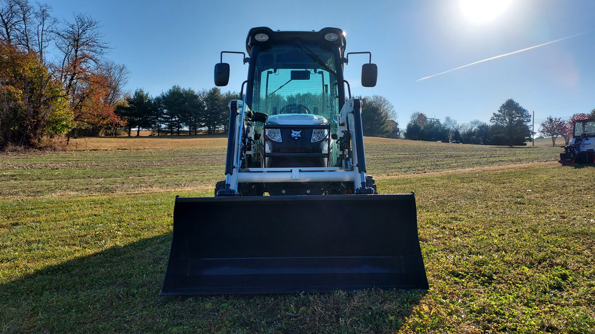 BOBCAT CT2540CH w/Cab & Loader